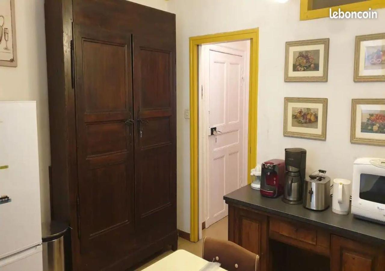 Grand Appartement De Charme Avec Parking Prive Florac Esterno foto
