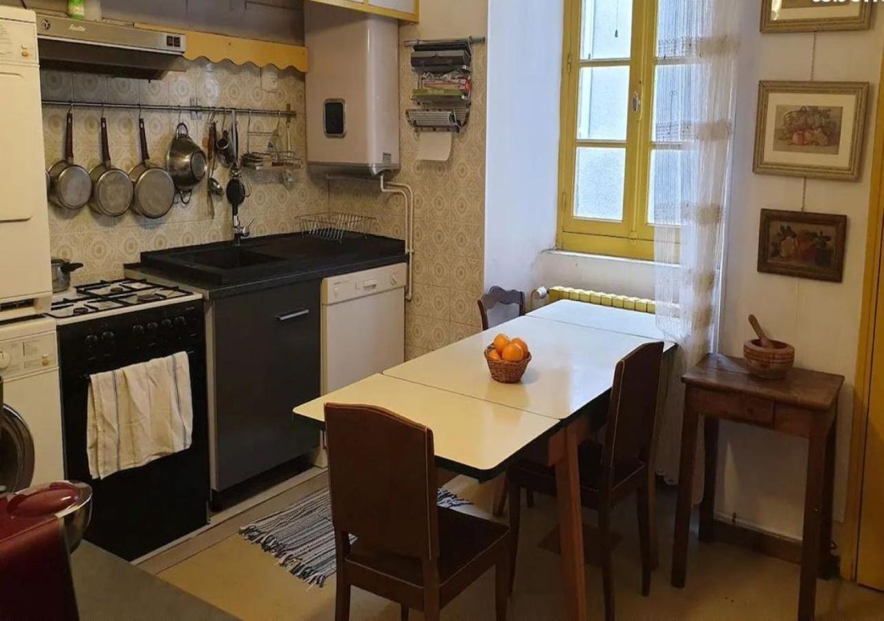 Grand Appartement De Charme Avec Parking Prive Florac Esterno foto